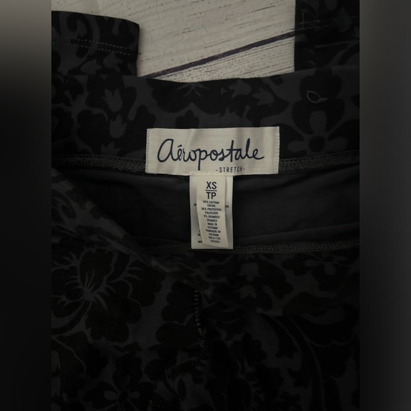 Aeropostale Women’s Leggings Black and Gray. 🖤🩶Gently used still great shape. - Picture 3 of 4